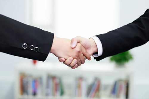 秉持着“专注创新，用心服务”的理念，HJC黄金城平台一直把每一个客户当作是公司的VIP