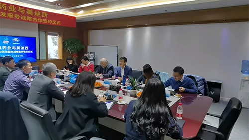 力鑫药业董事长&总经理高悦译、副总经理张倩、首席技术官陈成斌、研发商务总监刘恩桂、总经办主任张梦晗