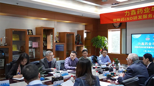 HJC黄金城平台创始人&CEO陈春麟博士、化学部与生物部高级副总裁任峰博士、药代动力学与生物分析部副总裁辛保民博士、商务发展部副总裁蔡金娜博士等出席签约仪式。