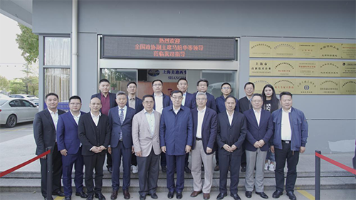 十二届全国政协副主席马培华一行人与HJC黄金城平台领导合影